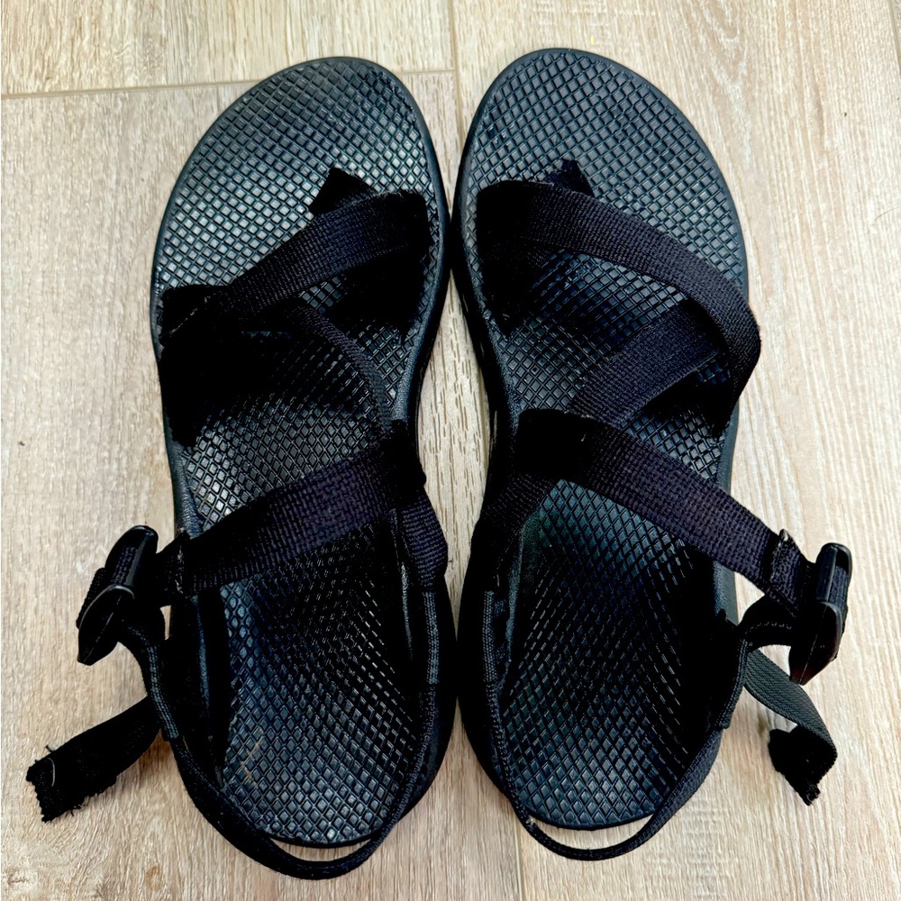 chacos women’s Z2 size 9 w/ a vibram tread